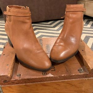 Ralph Lauren Women’s Damara Ankle Bootie size 6